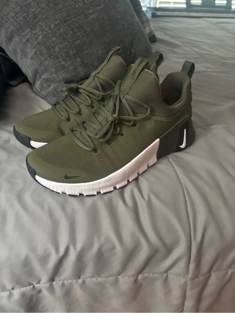 Nike Men’s Olive Green Athletic Sneakers with White Midsole